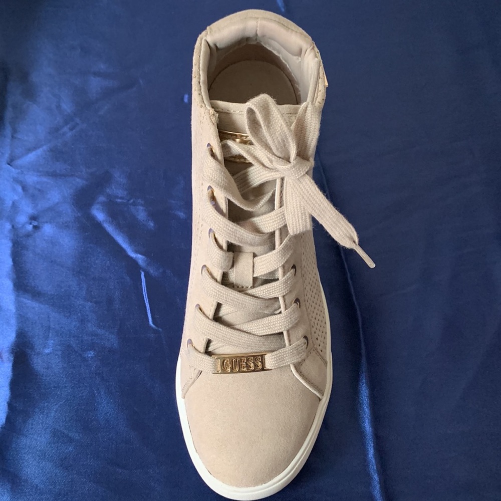 Guess Shoes - Picture 4 of 10